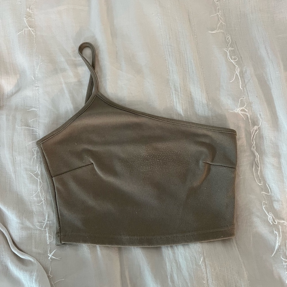 One shoulder crop top
